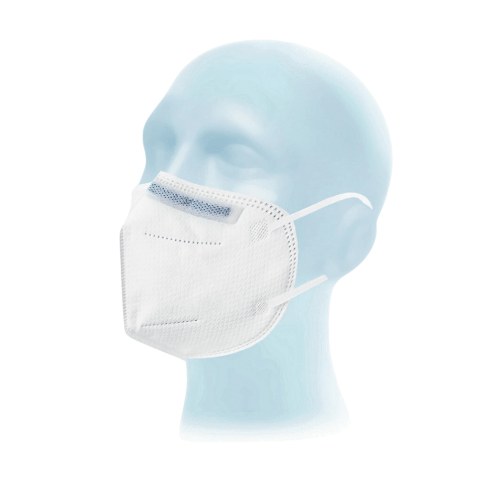 Na obrázku je svetlomodrá hlava figuríny z výkladu s bielou ochrannou maskou Meditrade Respima FFP2 NR | balenie (20 kusov) od spoločnosti Meditrade GmbH s ušnými slučkami a modrým nosným pásikom na bielom pozadí.
