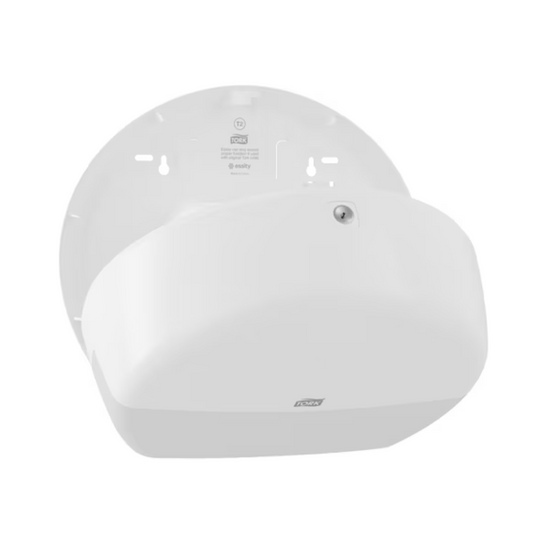 Der Tork 555000 Spender für Mini Jumbo Toilettenpapier Elevation T2 von TORK - Essity Professional Hygiene Germany GmbH verfügt über ein schlankes, geschwungenes Elevation-Design mit einem Schlüsselschloss an der Vorderseite. Er verfügt über Schraubenlöcher für eine einfache Installation und zeigt ein Logo auf der Vorderseite, das Ihren Raum mit moderner Eleganz ergänzt.