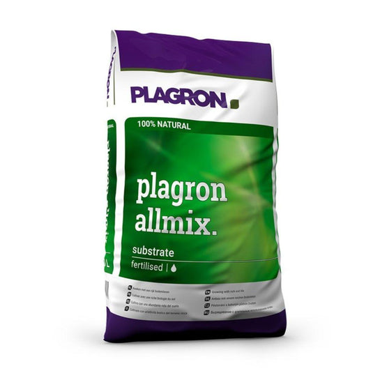 Produkt Plagron Allmix 50L od spoločnosti Bertels B.V. je zabalený v zeleno-fialovom vreci s bielym nápisom „100 % prírodný“. Je obohatený o organické predhnojenie a je označený symbolmi vermikompostu, ktoré prispievajú k lepšiemu rastu rastlín.