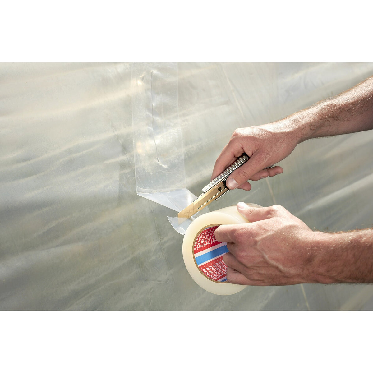 tesa 4646 Gewächshaus-Reparaturband, PE, 33 m x 50 mm, transparent – Anwendung