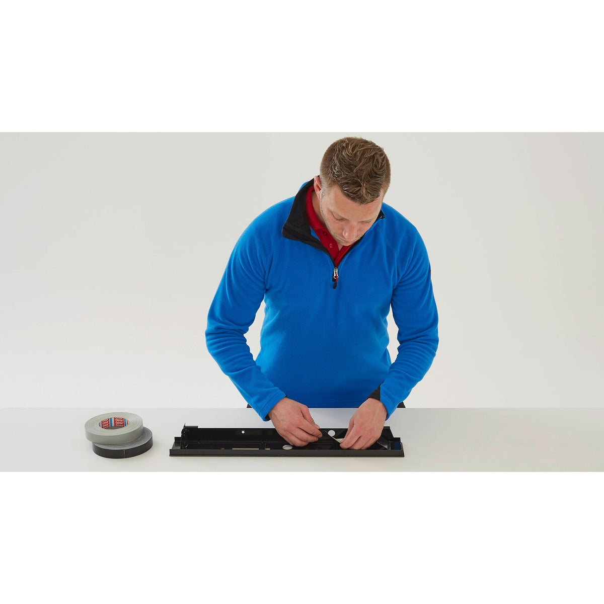 tesaband 4657 PV1, leicht abrollbar, grau – Anwendung