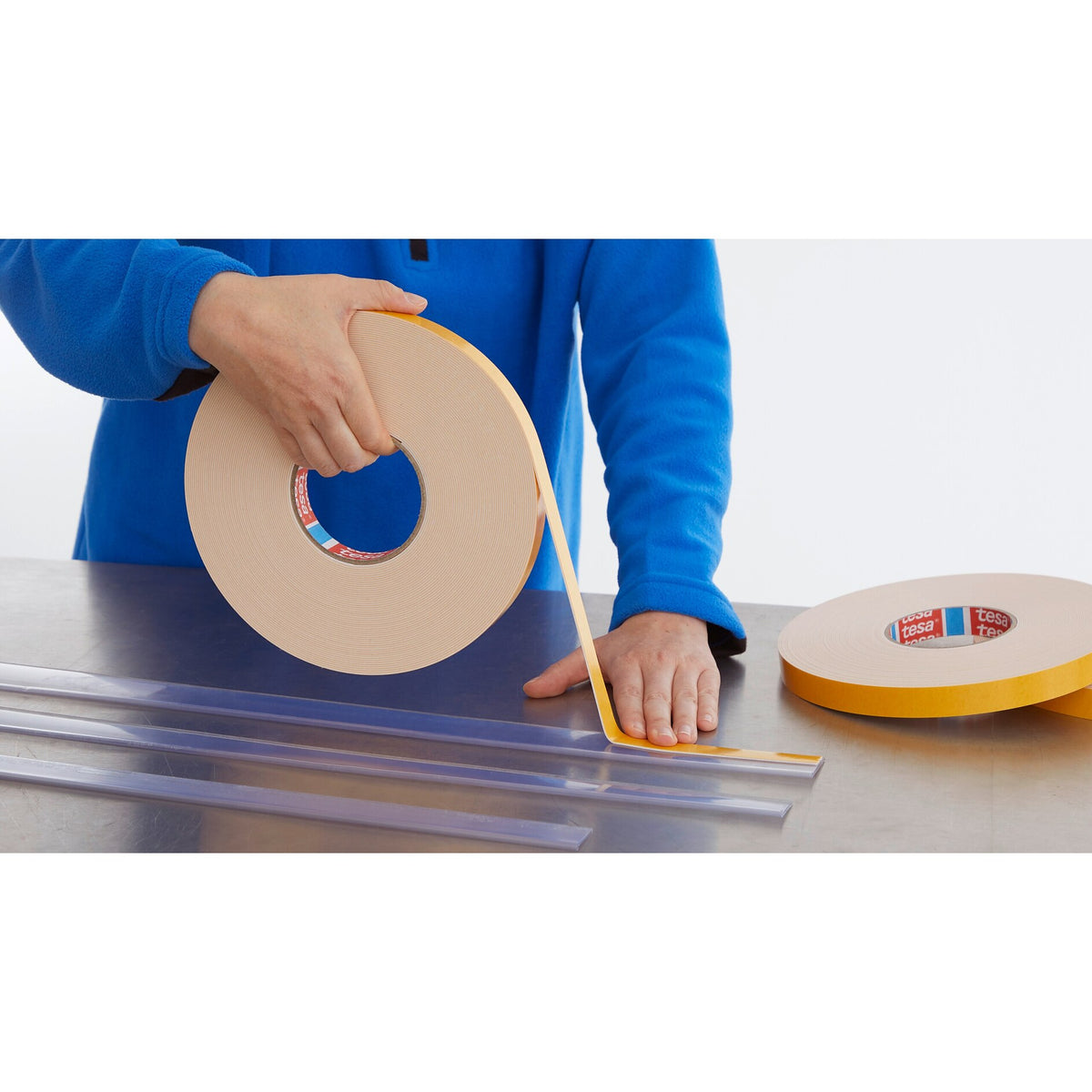 tesafix 4957 PE-Schaumstoffklebeband, weiß – Anwendung
