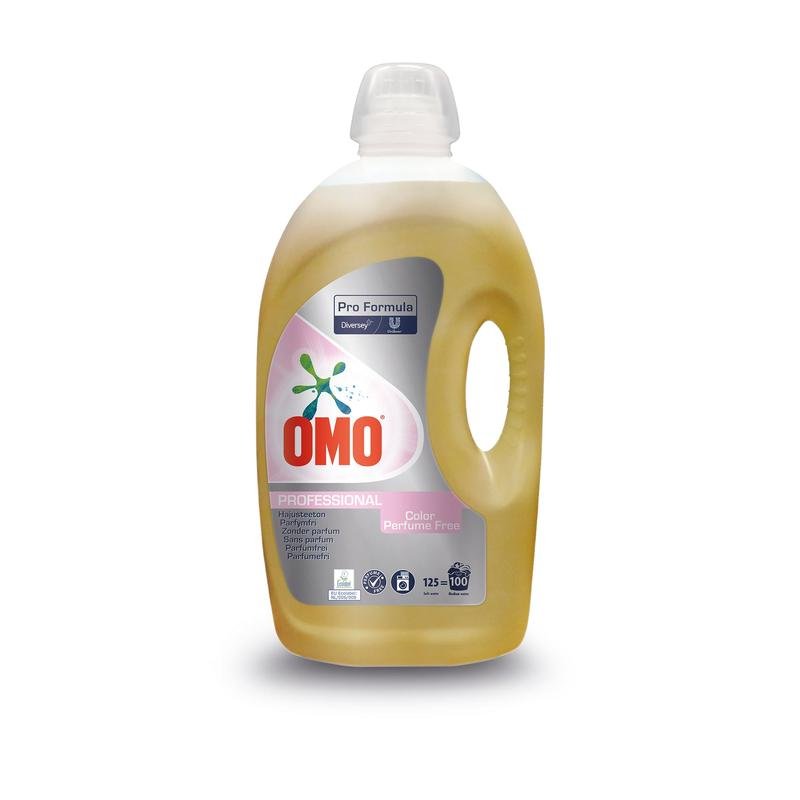 Fľaša Omo Pro Formula bez parfumu 5L, prací prostriedok bez parfumu od Diversey Deutschland GmbH & Co. OHG, ideálny pre farebné tkaniny a citlivú pokožku, s rukoväťou a označeným bielym pozadím.
