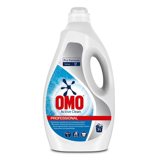 Biela 5-litrová fľaša tekutého pracieho prostriedku Omo Professional Active Clean od spoločnosti Diversey Deutschland GmbH & Co. OHG má modrú etiketu s nápismi „Pro Formula“, „Účinné odstraňovanie škvŕn“ a informáciami v viacerých jazykoch; vystačí na 71 praní.