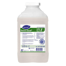 Eine 2,5-Liter-Flasche Oxivir Excel, Konzentrat, Desinfektionsreiniger mit AHP von Diversey Deutschland GmbH & Co. OHG, mit weißem Deckel und grün-weißem Etikett mit Produktinformationen, Anweisungen und Markendetails.