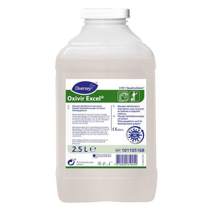 2,5-litrová fľaša Oxivir Excel, koncentrovaný dezinfekčný prostriedok s AHP od Diversey Deutschland GmbH & Co. OHG, s bielym uzáverom a zeleno-bielou etiketou s informáciami o produkte, pokynmi a detailmi o značke.