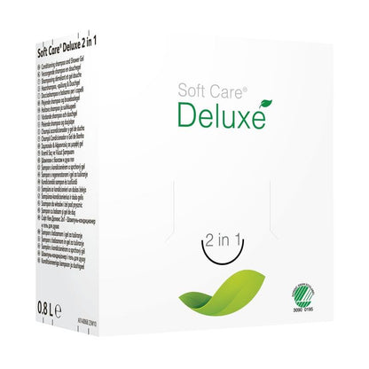 Biela škatuľka s nápisom „Soft Care Deluxe 2 v 1, sprchový gél & šampón“ od Diversey Deutschland je vybavená zelenou grafikou listu, indikátorom objemu 0,8 litra, bočnými pokynmi a ekologickým znakom na prednej strane.