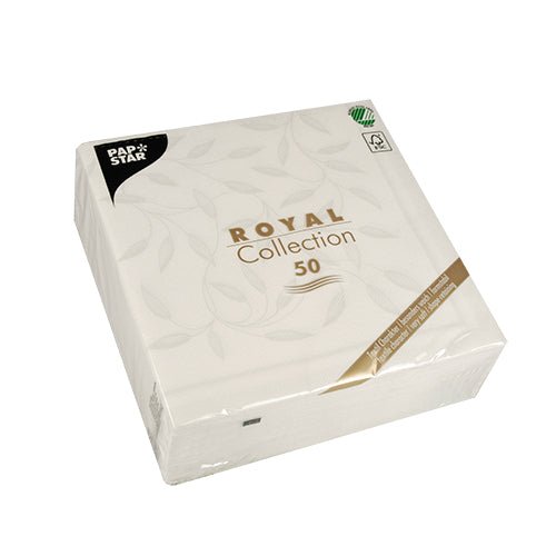 Zapečatené balenie s 50 bielymi PAPSTAR "ROYAL Collection" servítkami (40 x 40 cm, 1/4-sklad) od PAPSTAR GmbH. Väčšinou biele balenie je ozdobené zlatým a čiernym textom a zeleným certifikačným logom v pravom hornom rohu.