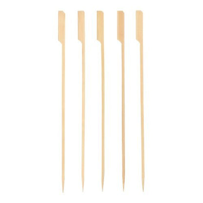 Päť PAPSTAR grilovacích špízov "pure" z dreva (25 cm) od PAPSTAR GmbH s plochou, skosenou hlavou a ostrým hrotom leží vedľa seba na bielom pozadí. Ideálne pre BBQ a grilovacie párty, dostupné v kartónovom obale (150 kusov).