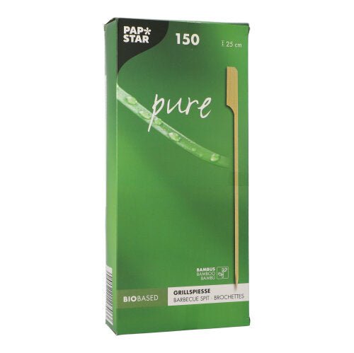 Zelená škatuľa od PAPSTAR GmbH obsahuje 150 grilovacích špízov "pure" (25 cm) z bambusu, ideálne pre BBQ a grilovacie párty. Predná strana ukazuje grilovací špíz a zdôrazňuje bio-základnú, ekologickú kvalitu.