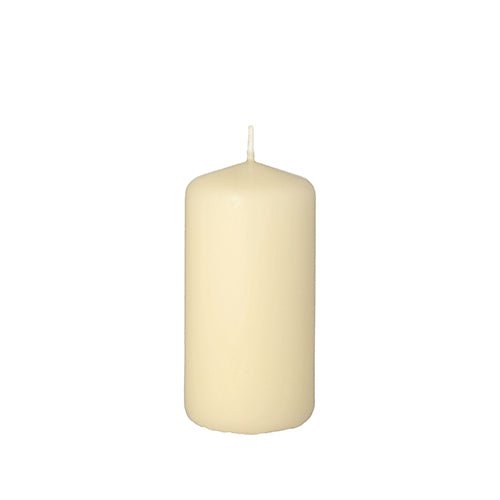 Starpak stĺpová sviečka s mimoriadne dlhou dobou horenia, Ø 50 mm, 100 mm, je nezapálená slonovinová stĺpová sviečka s hladkým valcovitým tvarom a viditeľným knôtom, zobrazená pred jednoduchým bielym pozadím – ideálna pre dlhotrvajúcu atmosféru.