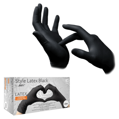 Pár rúk nosí čierne, nepudrované STYLE LATEX BLACK latexové vyšetrovacie rukavice od AMPri Handelsgesellschaft mbH; jedna ťahá za zápästie rukavice, zatiaľ čo krabica pod týmto zobrazuje ruky v rukaviciach tvoriace srdcový tvar.