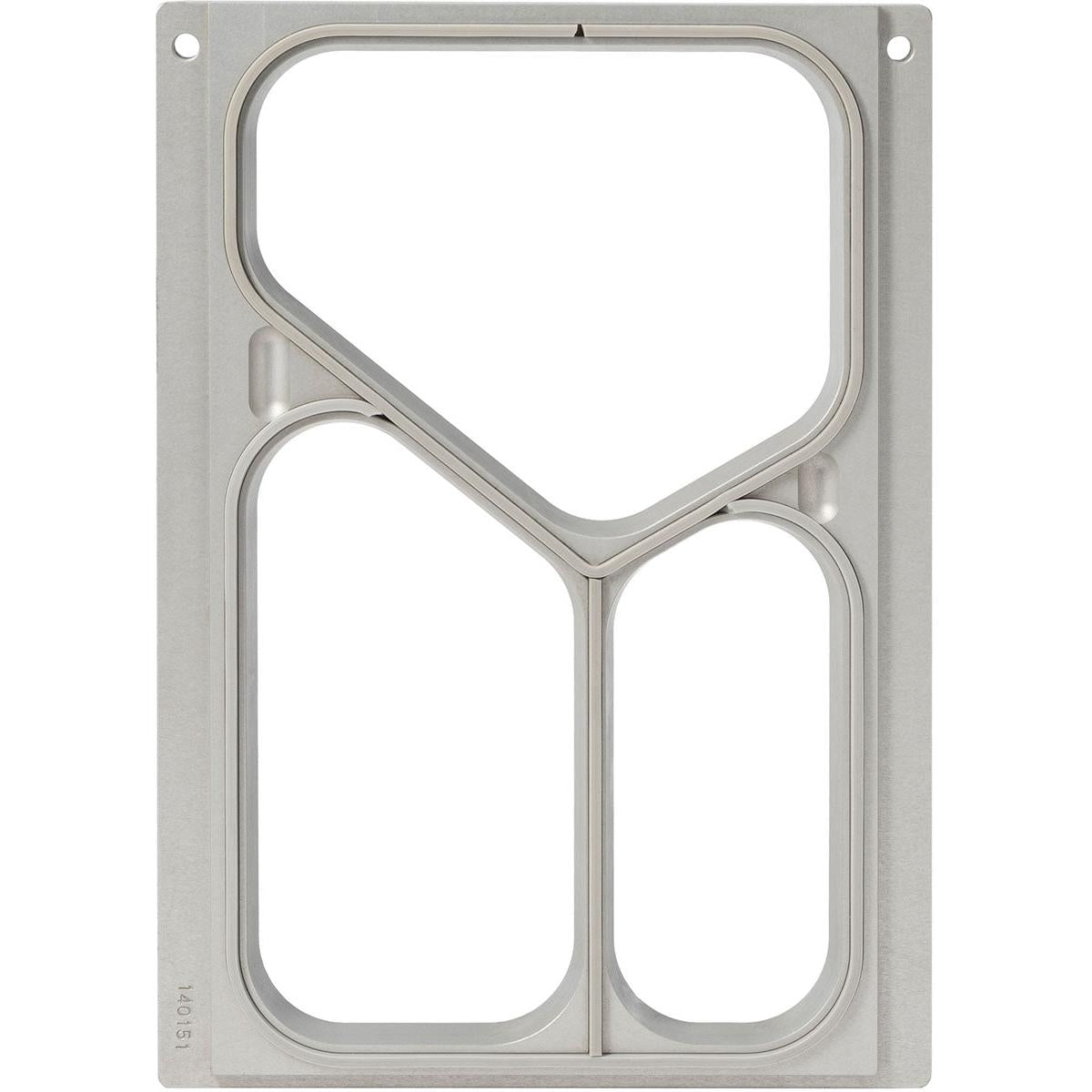 Kazeta DF10/20 od spoločnosti Duni GmbH je obdĺžnikový kovový rám pre tri PP misky na menu (490/370/200 ml) s lievikovitým otvorom hore a dvoma zaoblenými obdĺžnikmi dole. Skrutkové otvory lemujú okraje. Balenie: 1 kus.