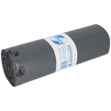 Eine Rolle EMIL DEISS KG (GmbH + Co.) DEISS 14018 grau Müllsäcke (700x1100x0,1 mm, 20 Stück) liegt sauber verpackt mit einem weiß-blauen Etikett mit Text und Barcode auf weißem Grund.