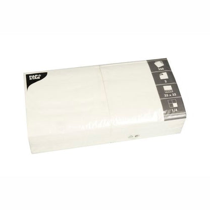 Zapečatené balenie s 250 PAPSTAR 2-vrstvovými bielymi servítkami (33 x 33 cm, 1/8 sklad) od PAPSTAR GmbH s čierno-bielou etiketou – perfektné pre štýlovo prestretý stôl.