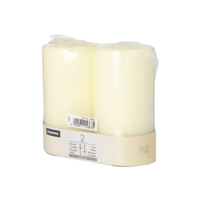 Sada Starpak 2 stĺpové sviečky Ø 80 mm s plochou hlavou je zabalená spolu v čírom obale a bielou etiketou pre informácie o produkte a čiarový kód – nadčasová elegancia pre každý domov.