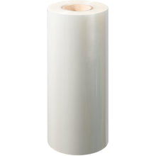 Eine große, stehende Rolle Universalfolie kein Antifog universal von Duni GmbH mit Pappkern aus klarem Kunststoff, fotografiert vor weißem Hintergrund.