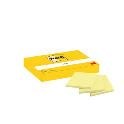 Žltá krabička Post-it® Notes (38 x 51 mm, žlté) od 3M Deutschland GmbH s tromi blokmi na prednej strane. Obsahuje 12 blokov/balenie (100 listov/blok), v kartónovom balení, PEFC-certifikované - ideálna kancelárska potreba pre poznámky a pripomienky.