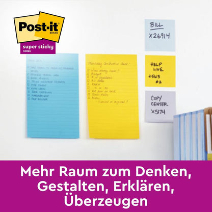 Na bielej stene sú nalepené tri farebné, linajkové Post-it® Super Sticky Notes vo veľkom formáte (101 mm x 152 mm) od 3M Deutschland GmbH, každá s ručne písanými zoznamami a kontaktnými údajmi. Fialový banner propaguje viac miesta pre nápady v nemčine.