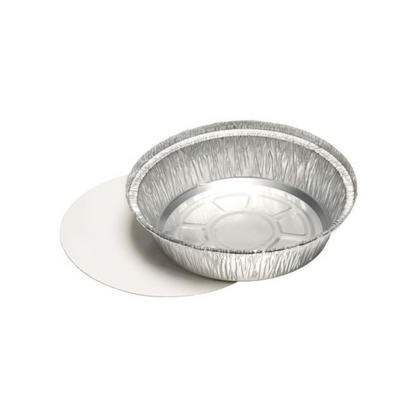 Pekáč Starpak 25, hliník + vkladacie viečko, PP-pokrytý s vhodným plochým kartónovým viečkom stojí v blízkosti na jednoduchej bielej ploche.