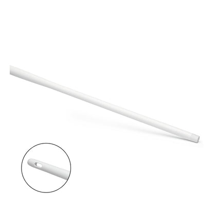 Nölle Profi Brush HACCP Ergo-rukoväť plast 145 cm od Nölle Profi Brush Bürsten- & Pinseltechnik e.K. je biela plastová rukoväť s ergonomickým dizajnom a skoseným hrotom. Detailný záber ukazuje oválny otvor na konci rukoväte pred jednoduchým bielym pozadím.