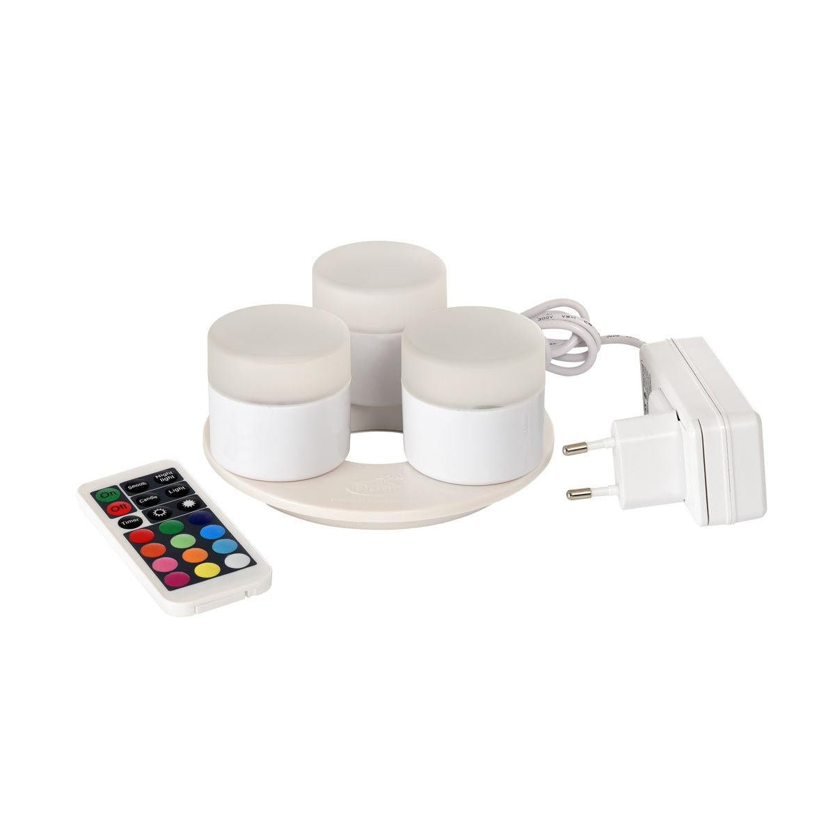 Súprava Duni GmbH Mini Multicolour LED obsahuje tri malé, okrúhle LED s nabíjacou stanicou, bielym napájacím zdrojom a diaľkovým ovládaním pre rôzne farby a funkcie - ideálne pre kreatívne osvetlenie.