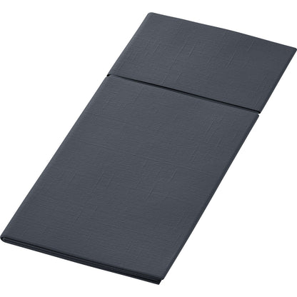 Čisto zložené Duniletto 480 x 400 mm paspart od Duni GmbH v tmavosivej farbe so štruktúrovaným povrchom a viditeľnými záhybmi, zobrazené na jednoduchom bielom pozadí - ideálne vrecko na príbor a štýlový stolový doplnok pre každý prestretý stôl.