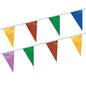 Zwei Wimpelketten der PAPSTAR GmbH in Gelb, Rot, Grün, Blau und Lila hängen in einem sich wiederholenden Muster. Hergestellt aus wetterfester Folie, eignen sie sich perfekt für Veranstaltungen im Freien.