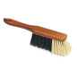 Nölle Profi Brush Stubenhandfeger 30 cm má drevenú rukoväť a dve časti štetín (tmavé a svetlé) na čistenie. Od Nölle Profi Brush Bürsten- & Pinseltechnik e.K., zobrazené na bielom pozadí.