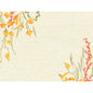 Papierové prestierania 30x40cm Fall Beauty od Duni GmbH: Textúrované béžové pozadie, oranžovo-žlté jesenné listy, zelené stonky a červené bobule v rohoch - ideálne pre jesennú stolovú dekoráciu. Balenie obsahuje 250 kusov.