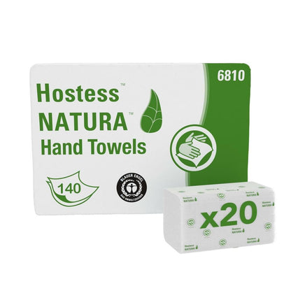 Balíček Hostess™ NATURA™ uterákov od Kimberly-Clark GmbH, C-sklad, biely, zelený a biely zabalený s názvom produktu, symbolmi ruky a uteráka, číslom 6810 a „x20“ balenie - 20 balíčkov po 140 listov na kartón.