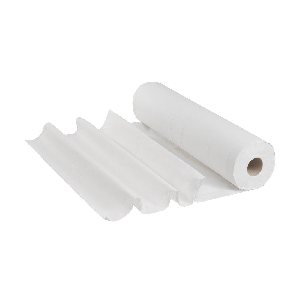 Zobrazená je čiastočne odvinutá rolka Scott® EXTRA lekárske rolky - Biela od Kimberly-Clark GmbH s niekoľkými plochými listami na bielom pozadí.