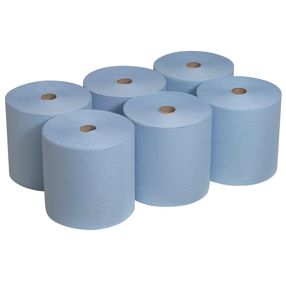 Šesť roliek papierových uterákov Scott® od Kimberly-Clark GmbH (304,00 m x 19,80 cm) je usporiadaných v dvoch trojradových radoch na jednofarebnom bielom pozadí; každá rolka je svetlomodrá a má papierový jadro.