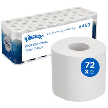Eine große Packung Kleenex® Toilettenpapierrollen der Kimberly-Clark GmbH (8 Packungen x 9 kleine weiße Rollen, je 195 Blatt) wird zusammen mit einer Nahaufnahme einer einzelnen Rolle vor der Verpackung gezeigt.