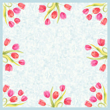 Die Dunicel-Mitteld. 84x84cm - Gemalte Tulpen Tischdecke von Duni GmbH zeigt rosa und rote Tulpen-Aquarelle mit grünen Blättern in allen vier Ecken auf einem hellblauen, strukturierten Hintergrund mit einer leeren Mitte.