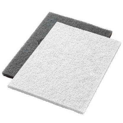 Zwei weiße Twister Pads der Diversey Deutschland GmbH & Co. OHG sind schief gestapelt abgebildet. Jedes Restaurierungs-Pad ist ideal für die Natursteinreinigung und Steinböden-Restaurierung und bietet eine raue Textur für eine effektive Reinigung. 2 Stück pro Packung.