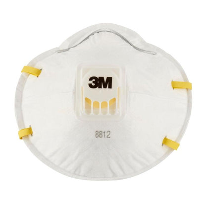 Biela 3M™ Cool Flow™ časticová maska 8812 FFP1 s ventilom od 3M Deutschland GmbH, s centrálnym výdychovým ventilom, žltými bočnými páskami a číslom 8812 pod ventilom, na neutrálnom pozadí.