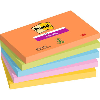Stoh šiestich obdĺžnikových Post-it® Super Sticky Notes (76 mm x 127 mm, 90 listov/blok, 100% PEFC) v farbách oranžová, zelená, modrá, ružová, fialová a žltá. Na hornom oranžovom lístku sú zobrazené logá Post-it® a 3M, ako aj údaje o produkte.