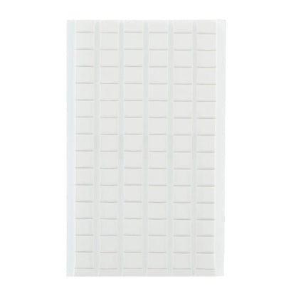 Obdĺžnikový hárok odnímateľných lepiacich podložiek Scotch-FIX™ 301008C36-P (11 mm x 15 mm, 36 kusov/balenie) od spoločnosti 3M Deutschland GmbH zobrazuje niekoľko riadkov a stĺpcov bielych, silno priľnavých, odnímateľných podložiek na bielom pozadí.