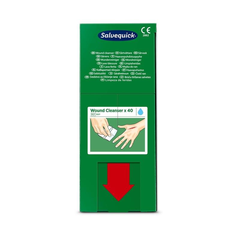 Zelená škatuľa so Salvequick savett čističom rán (0,9% NaCl, sterilný) od Orkla Wound Care AB je opatrená viacjazyčným textom, obrázkom rúk používajúcich utierku, veľkou červenou šípkou smerujúcou nadol a nápisom "40 kusov" na etikete.