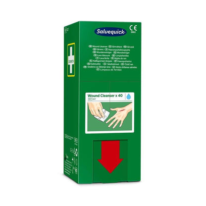 Zelená škatuľa (40 kusov) od Orkla Wound Care AB Salvequick savett čistič rán (0,9% NaCl, sterilný) je opatrená bielym krížom, viacjazyčným textom, obrázkom čistenia rúk a veľkou červenou šípkou smerujúcou nadol na spodnej časti.