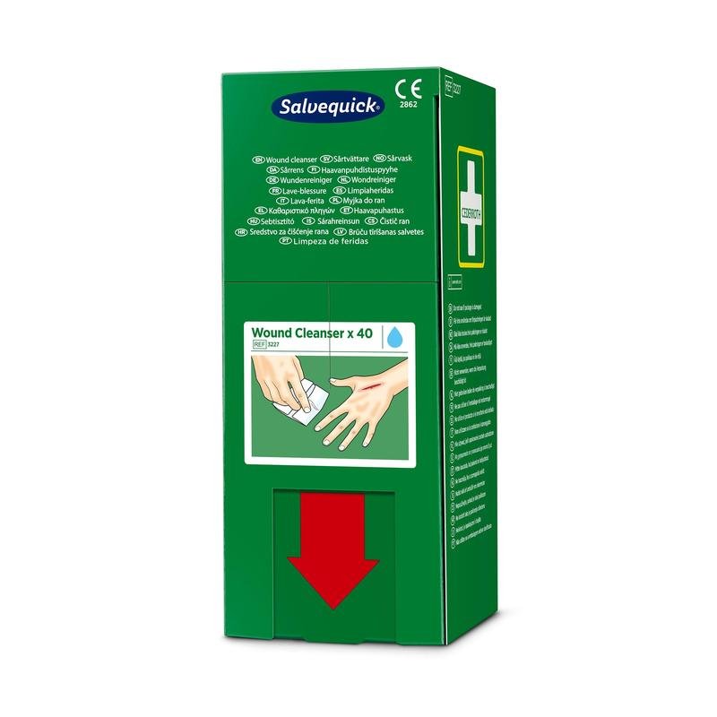 Zelená škatuľa s nápisom "Salvequick savett čistič rán (0,9% NaCl, sterilný) 40 kusov" od Orkla Wound Care AB obsahuje 40 čistiacich utierok na rany. Predná strana zobrazuje ruky s utierkou, viacjazyčné informácie a červenú šípku smerujúcu nadol.
