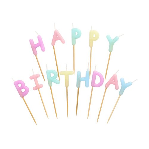 To PAPSTAR Súprava sviečok s písmenami obsahuje pastelové sviečky s nápisom „Happy Birthday“ (8 cm), každá na drevenej tyčinke. K dispozícii v farbách ružová, žltá, modrá, fialová a zelená. Predáva sa v kartónovej krabici s 12 baleniami po PAPSTAR s.r.o.