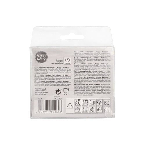 Pohľad zozadu na PAPSTAR Súprava pastelových sviečok s písmenami 8 cm „Happy Birthday“ (balenie po 12 ks) od PAPSTAR GmbH, s textom, symbolmi a návodom v niekoľkých jazykoch na priehľadnej krabičke s čiarovým kódom a symbolmi pre manipuláciu na spodnej strane.