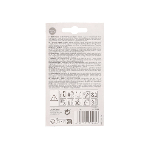 Rückseite einer PAPSTAR Zahlenkerze mit Halter 7 cm "Gold"-Verpackung der PAPSTAR GmbH mit mehrsprachiger Anleitung, Warnsymbolen, Recycling-Informationen, Barcode und Markenlogos. Die weiße, schwarze und graue Verpackung passt zu jeder Geburtstagstorten-Dekoration.