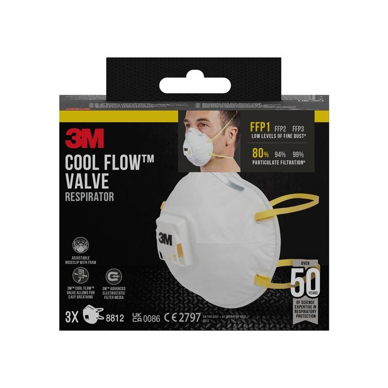 3-balenie 3M™ Cool Flow™ časticová maska 8812, FFP1, s ventilom od 3M Deutschland GmbH. Balenie zobrazuje používateľa s maskou a zdôrazňuje ochranu FFP1, žlté pásky a viac ako 50 použití na balenie.