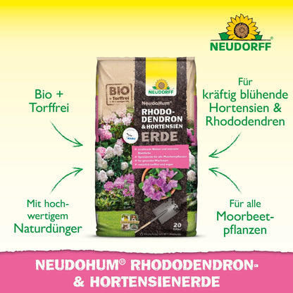 Vrece NeudoHum Rhododendron & Hortensien Erde z Neudorff Shopu je vystavené s textom, ktorý poukazuje na organické zložky, kvalitné prírodné hnojivo a použitie ako pestovateľský substrát pre rododendrony a hortenzie.