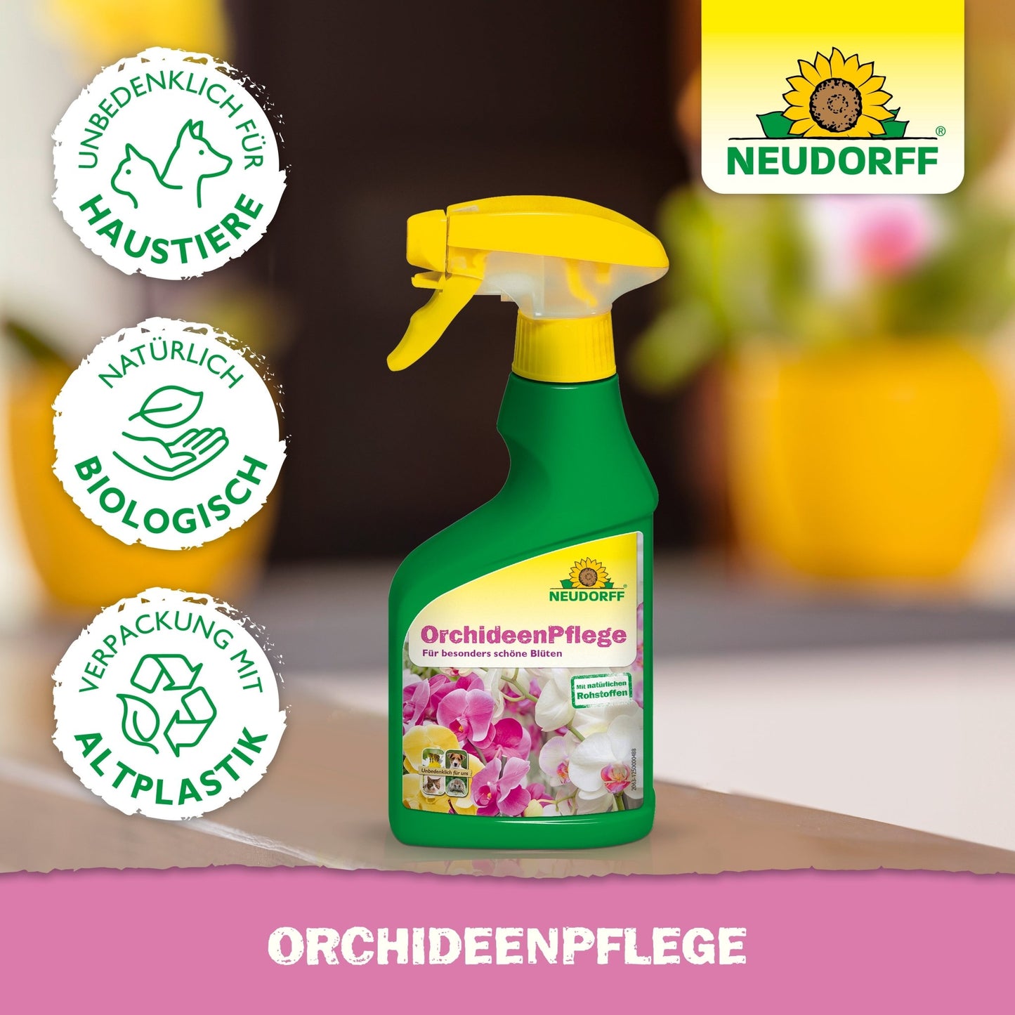 Zeleno-žltá rozprašovacia fľaša od Neudorff Shop OrchideenPflege stojí na povrchu. Na etikete sú zobrazené orchidey so symbolmi, ktoré poukazujú na bezpečnosť pre domáce zvieratá, biologické zložky a obal z recyklovaného plastu.