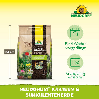 Zobrazené je 3-litrové vrecko NeudoHum Kakteen & SukkulentenErde od Neudorff Shop, vysoké 34 cm. Na obale je uvedené, že je bez rašeliny, kvalitné, predhnojené na 4 týždne a ideálne pre kaktusy a sukulenty po celý rok.
