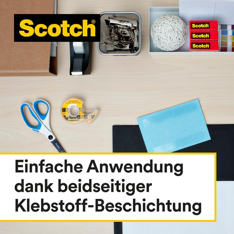 Stôl s kancelárskymi potrebami ako nožnice, držiak na pásku, obojstranná lepiaca páska 3M Scotch® (balenie náhradných náplní, 2 role, 12 mm x 6,3 m), kancelárske sponky, gumičky, lepiace poznámky a obálky. Nemecký text: "Jednoduché použitie vďaka obojstrannému lepidlu."